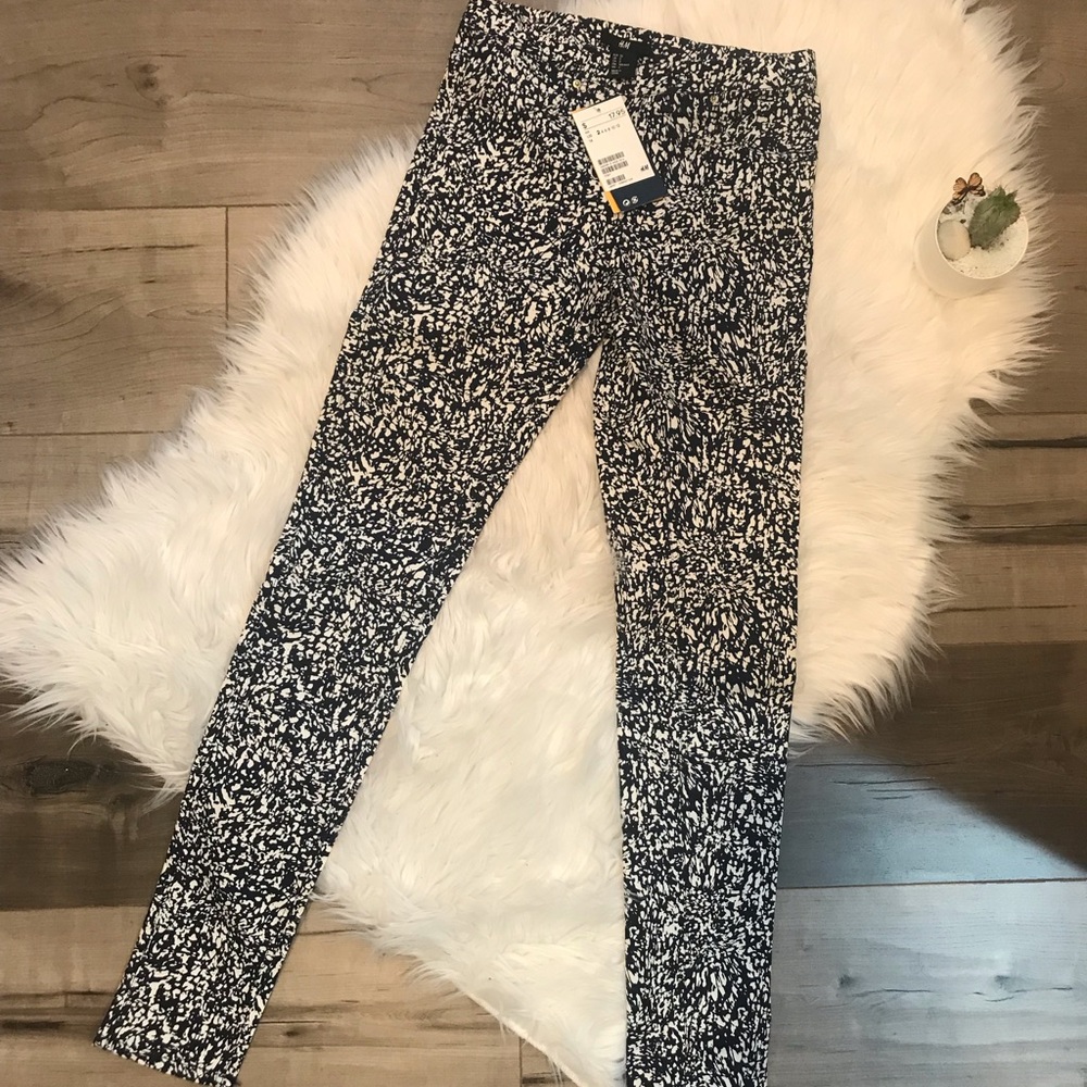 Brand NEW 🆕 H&M Super stretch graphic pants!